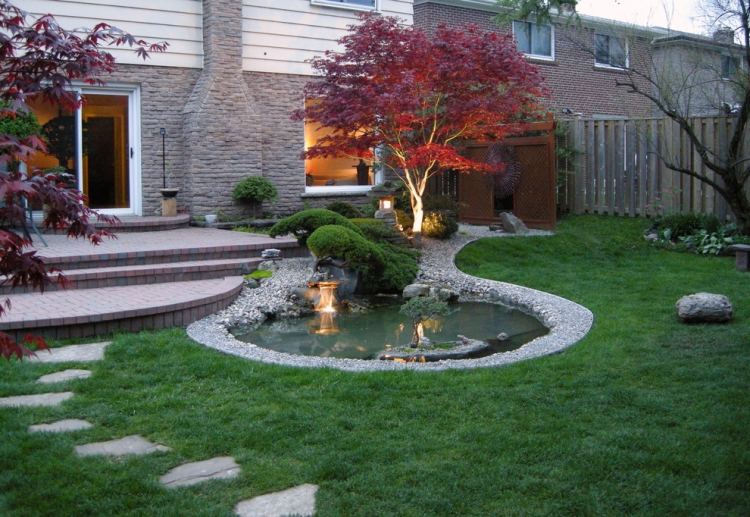 červeno-japonský-javorový-záhradný-nápad-osvetlený