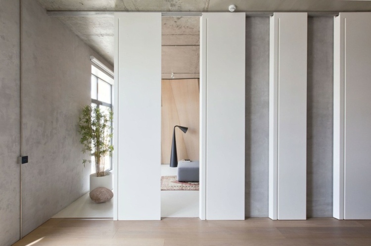 Japonský štýl - moderná priečka, ktorú je možné presúvať myšlienka priečky na posuvné dvere biela obývačka bambus japonec