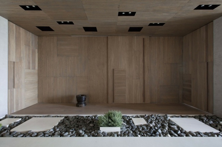 Japonský štýl - v strede bytu je zenová záhrada zen záhrada japonský byt moskva kamene drevený nábytok