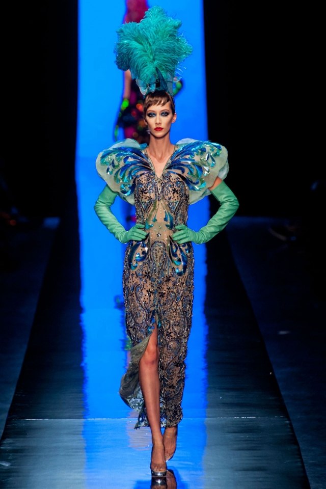 Jean Paul-Gaultier jar-leto 2014 krídlové príslušenstvo vlasov