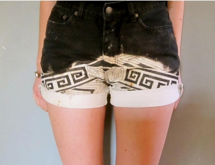 Jeans-hotpants-design-black-white-faded-pattern-paint-do-it-yourself-diy