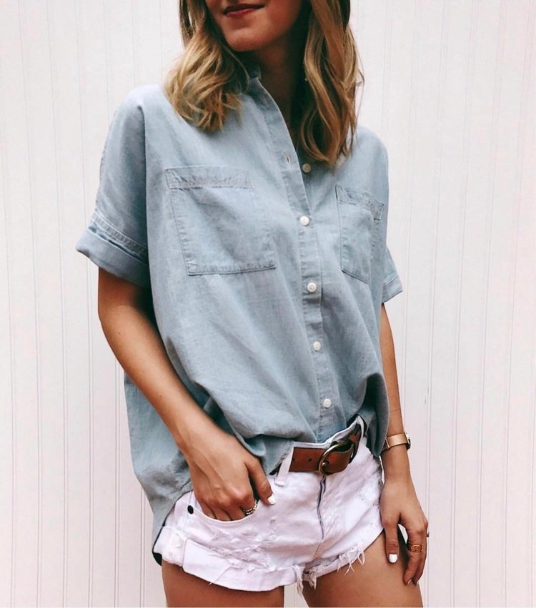 Džínsová košeľa kombinuje dámske šortky s nápadmi na letné oblečenie