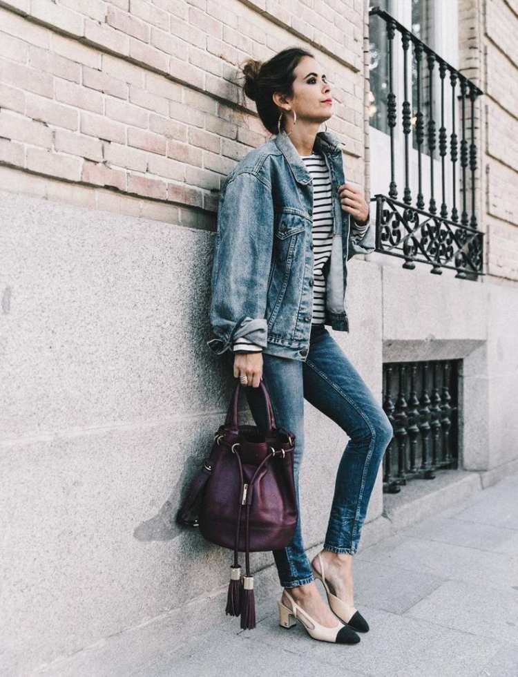 džínsová bunda-ženy-kombinácie-outfity-vrstvený look-oversize-skinny-rifle-vyblednuté