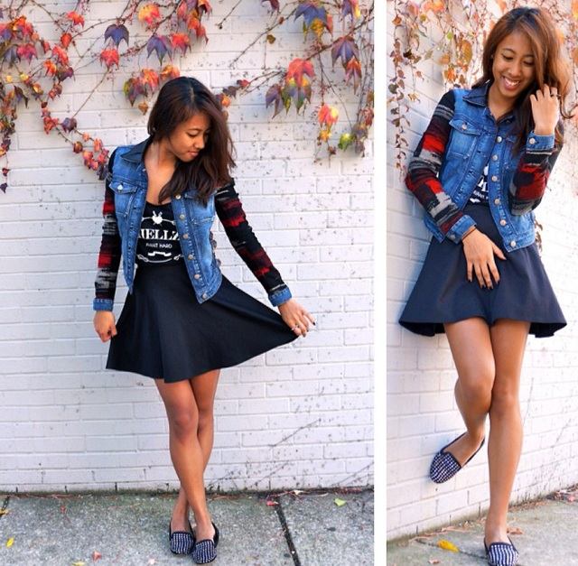 Džínsová bunda, balerínové tričko s pletenými rukávmi Krátka sukňa, balerínové tričko s pletenými rukávmi