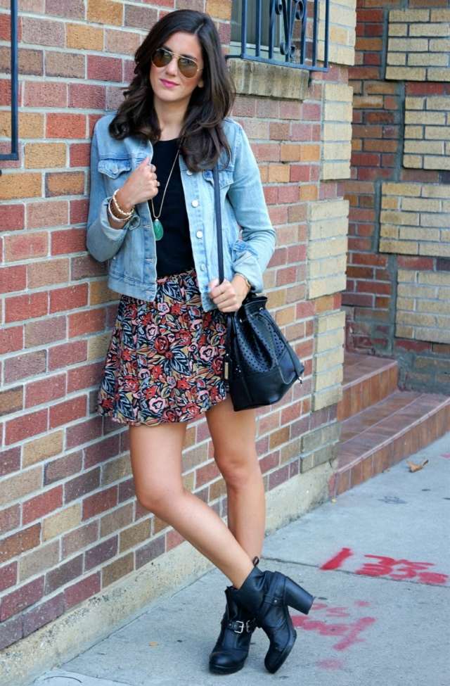 Členková bunda, rifľová bunda, krátka sukňa v čiernej farbe Džínsová bunda krátka sukňa čierna blúzka