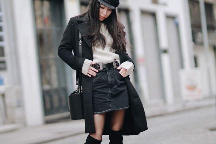 Džínsovú sukňu noste v čiernej minisukni
