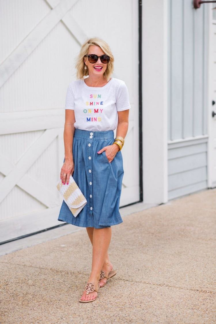 Skombinujte letnú midi sukňu s džínsovou sukňou