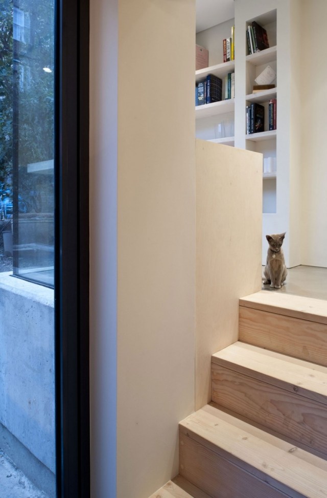 Zrekonštruovaný radový dom so super izoláciou -akumulácia dažďovej vody -zelená strecha Dom-prístavba-interiér-renovácia-šperkovnica-schody-drevené schody