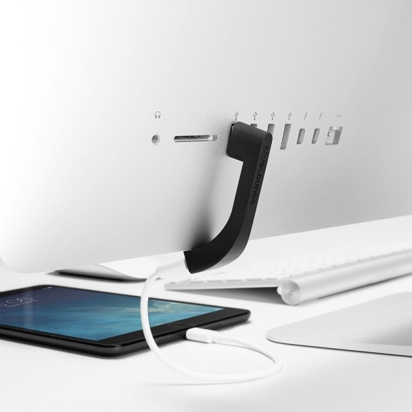 Jimi je možné zapojiť do akéhokoľvek portu USB data-transer-jimi-imac-computer-design