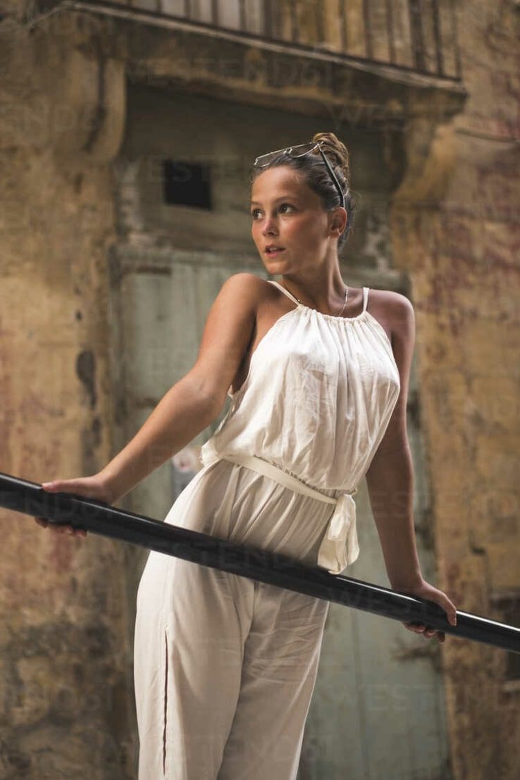 Oblečenie Jugendweihe s kombinézou a updo