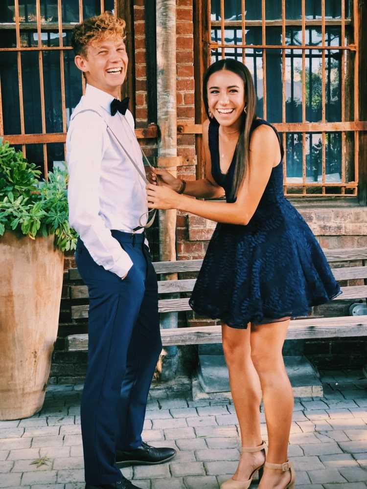 Oblečenie na zasvätenie mládeže pre dievčatá a chlapcov - nohavice s trakmi a šaty