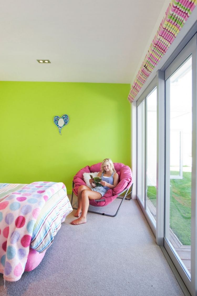 kreslo pre deti izba-farba-dizajn-dievča-maigruen-akcentová stena-ružová