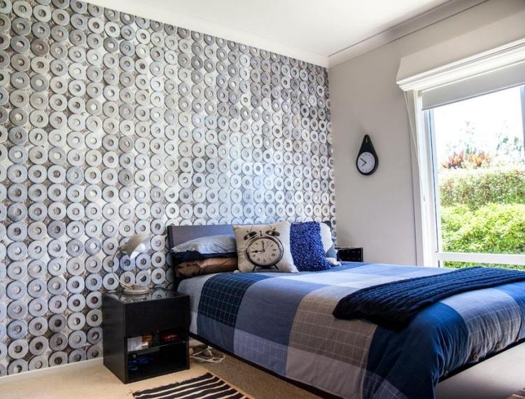 miestnosť pre deti-farba-dizajn-chlapec-tapeta-sivá-prehoz-modrá