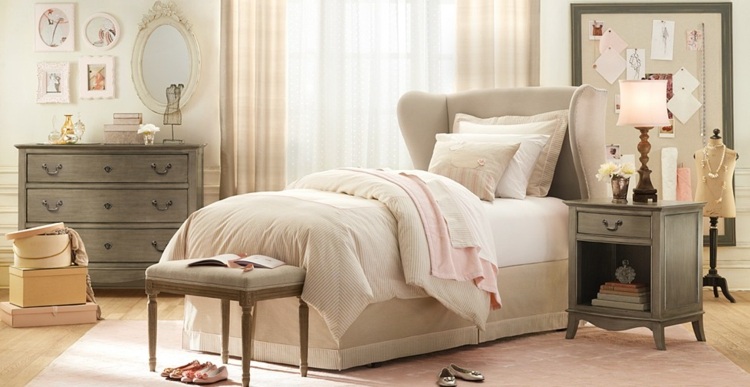 Dospievajúca izba pre dievčatá pastelové farby béžová ružová klasika