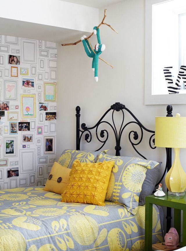 izba pre mládež-madchenhrau-žltá-železná posteľ