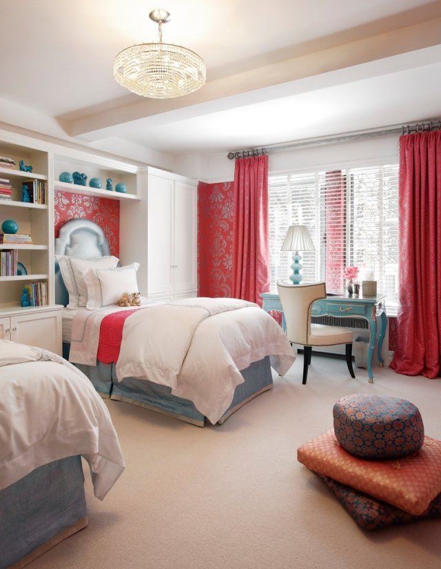 miestnosť pre deti-dievča-svetlo-modro-ružovo-červená-záclony-tapeta-barokový vzor