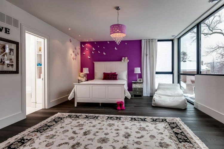 mládežnícka izba-dizajn-nástenná dekorácia-purpurový-akcent-stena-papier-motýle