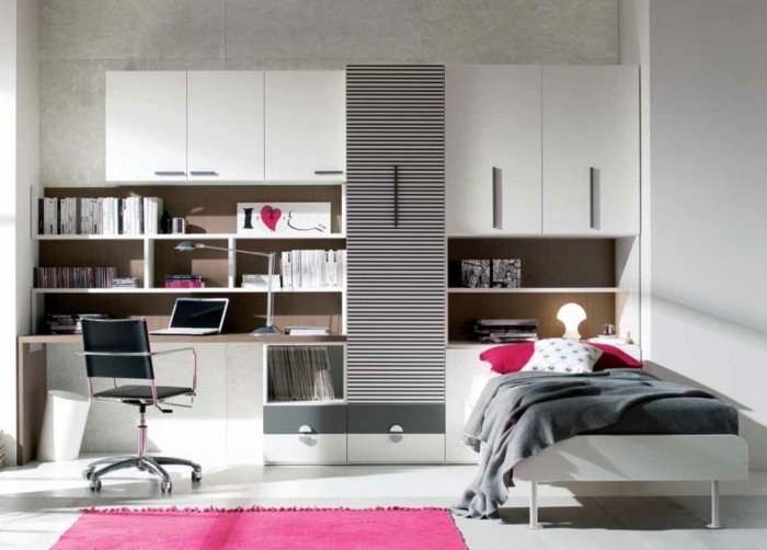 Mládežnícka izba chlapci s ružovou a sivou Kombinácia šedo-ružovej miestnosti pre mládež