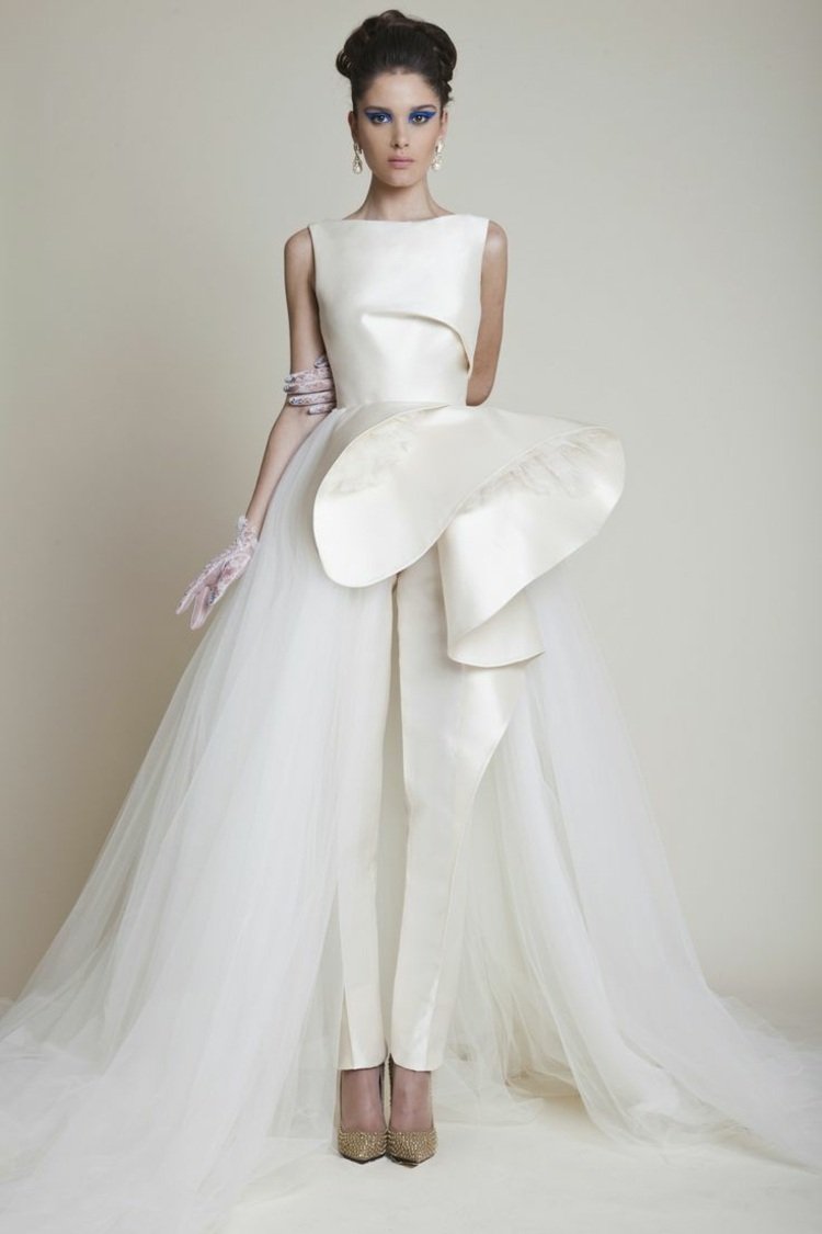 Svadobná kombinéza - nohavice a šaty v jednom kombinéza-svadobná-tylová sukňa-prízvuk-updo-virusr-topánky-béžová