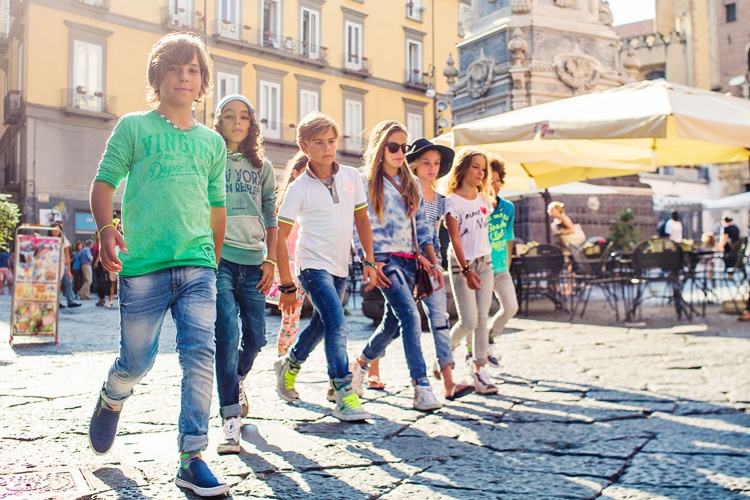 Mladá móda pre deti - outfity v štýle street Chlapčenská móda Detské džínsy Tričká nápady