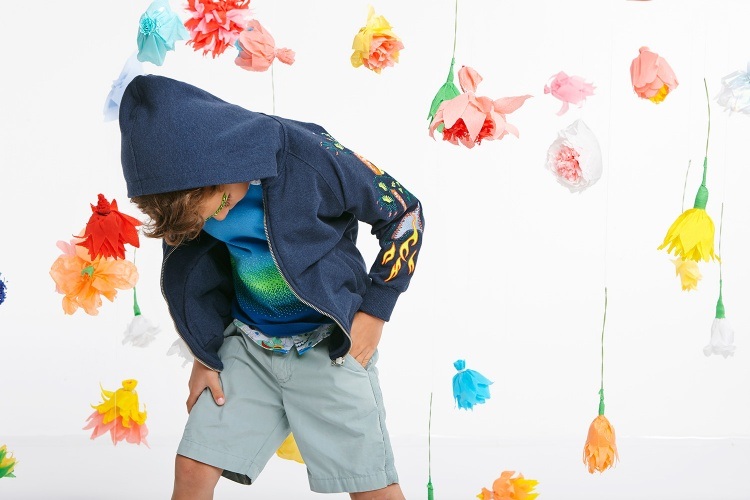 Mladá móda pre deti - šortky a tričko Chlapec-móda-deti-outfity-farebné-mikina-tričko-modré