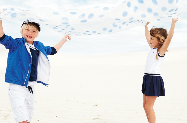 Detská vetruvzdorná bunda v modrej farbe Chlapec-móda-deti-modrá-bunda-biela-capri-nohavice