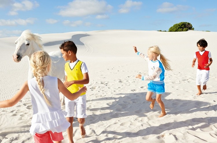 Detská móda 2015 - chlapci a dievčatá na pláži Mladá móda pre batoľatá - tipy