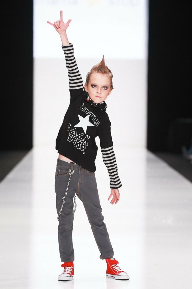 Chlapčenská móda all stars hangout s retro účesom Rocková hviezda-zbierka-na-móle-malí chlapci