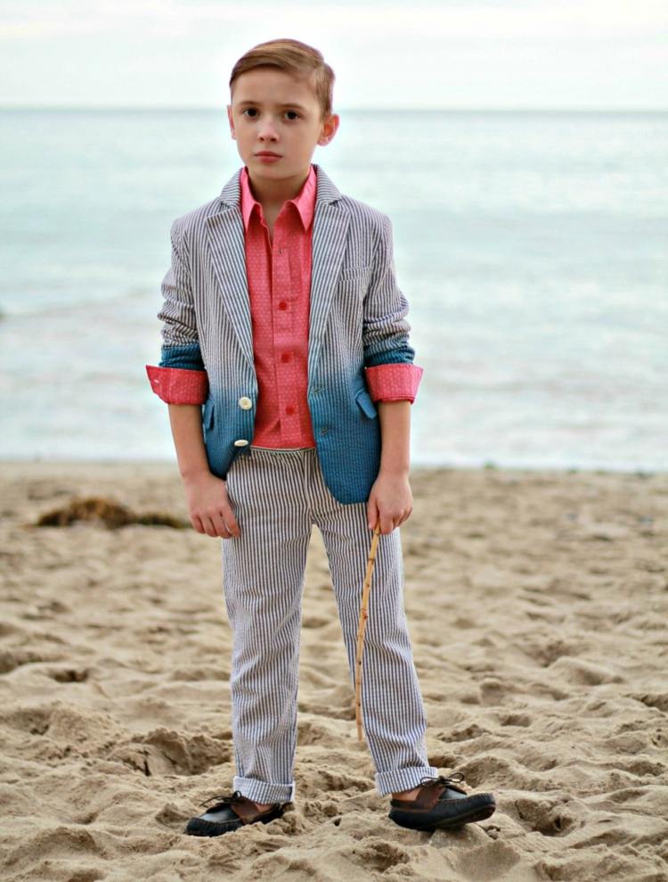 Chlapčenská móda s košeľou broskyňovej farby a károvaným oblekom Košeľa-námorné-nohavice-a-bunda