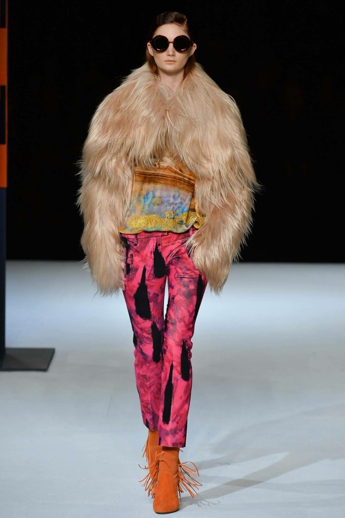 Vesta vyrobená z kožušiny-svetlé farby-rozmanitosť