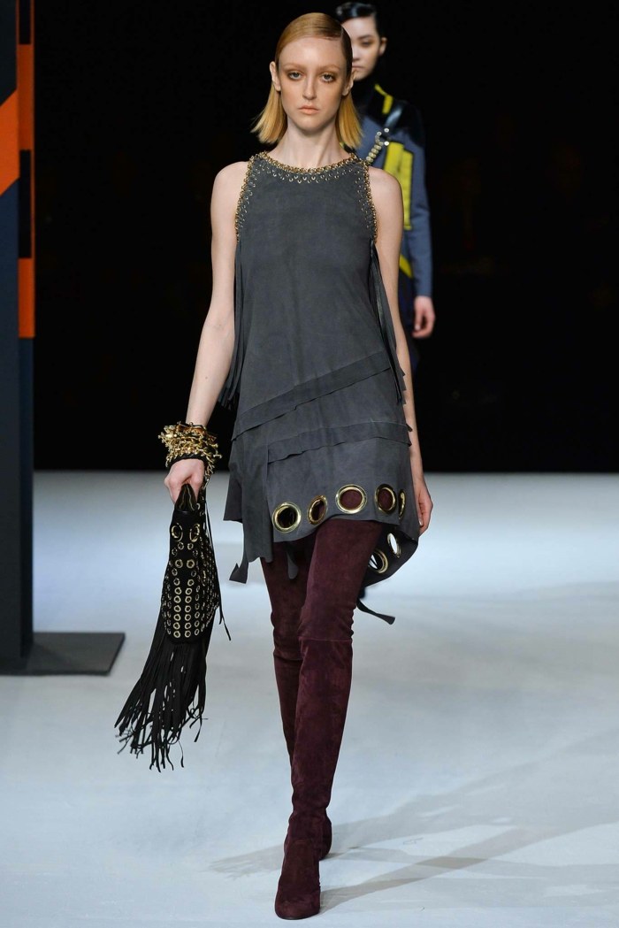 Semiš s vloženými zlatými prvkami