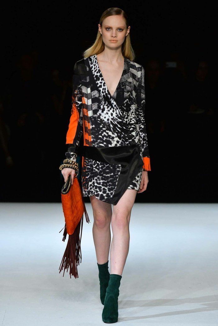 zvierací vzor-krátke šaty-s výstrihom do V