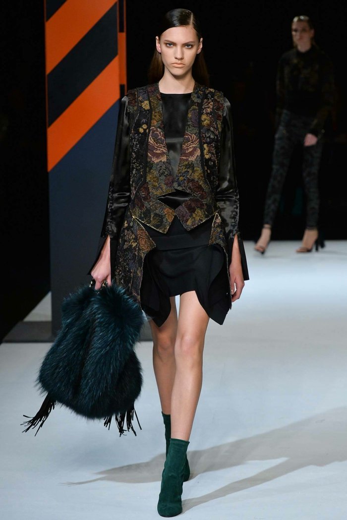 Sukňa-asymetrický strih-blejzer-hravá