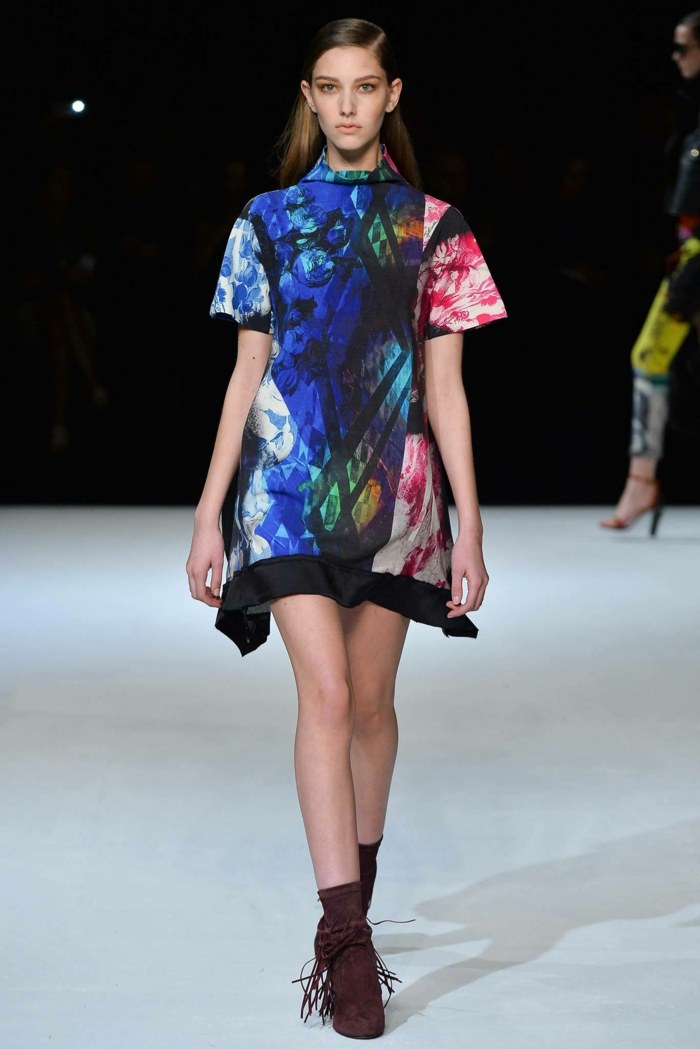 krátke šaty-široké-s rukávmi