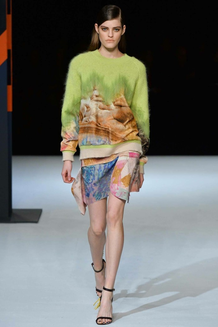 Sandále s blúzkou a sukňou