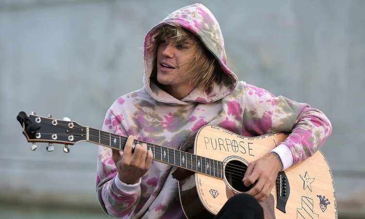 justin bieber hrá na gitare diagnostikujte lymskú boreliózu