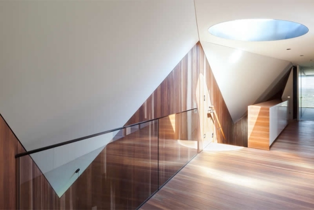 Svetelné otvory v interiéri navrhujú svetlá schodiska