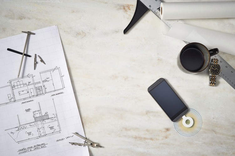 bezdrôtové nabíjanie-corian-pultová-dizajnér-architekti-stôl