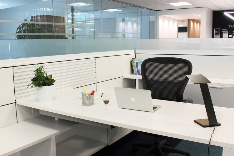 bezdrôtové nabíjanie-aerelight-desk-lampa-qi-technológia