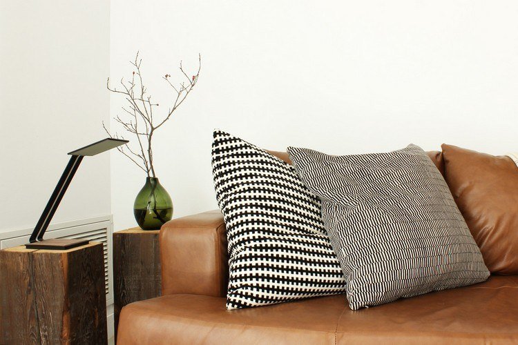 bezdrotove-nabijanie-aerelight-stolna lampa-strom-kufor-bocny-stol-obyvacka