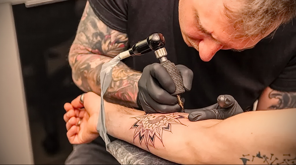 How quickly a tattoo heals - steps - care - tips - facts - photos - 1