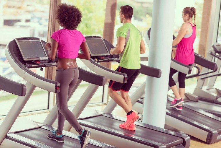 Kalorická spotreba Bežecký pás Intervalový vytrvalostný tréning, ktorý kardio stroj spaľuje tuky