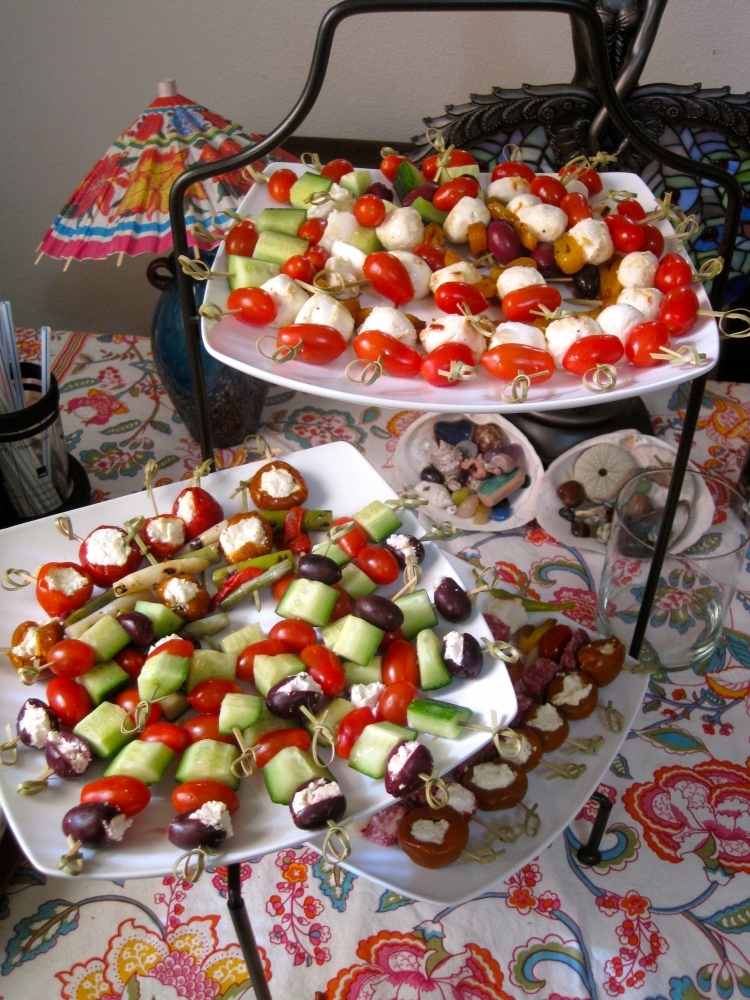 Pekne a efektívne ozdobte studené taniere Studené taniere zdobia -party-servírovanie-taniere-občerstvenie-olivy-zelenina-vegetariánske