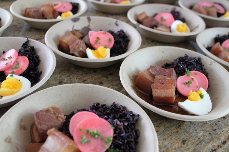 Porce hlavných jedál do misiek Studené taniere-obloha-príprava-jedla-malé-misky-porcie-servírovanie