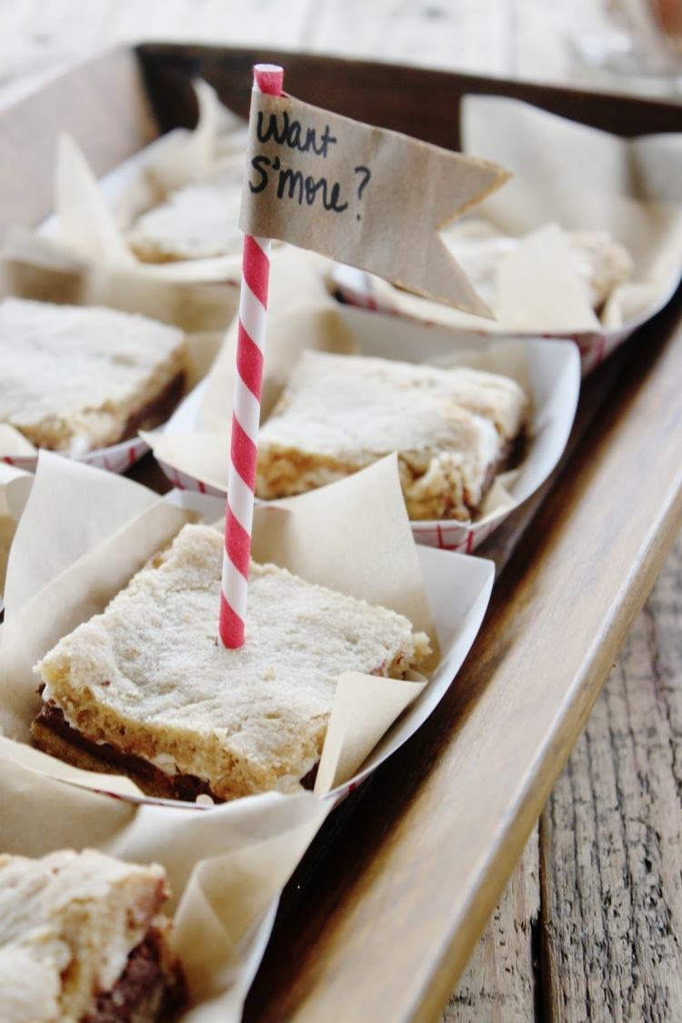 Sendviče - vyberte škrupinu a pekne podávajte Ozdobte studené taniere - sendvič - papierové misky - občerstvenie - pripravené porcie