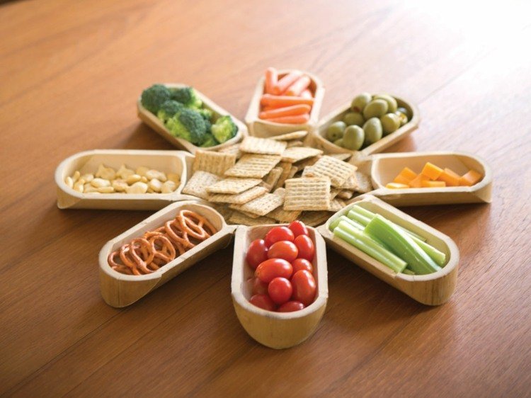 Ozdobte studené taniere - zeleninu a krekry studené taniere zdobia krekry zo zeleninového občerstvenia