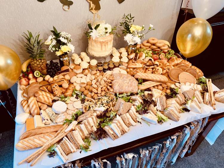 Nápady na bufet s chlebíčkami, bagetovým koláčom a ovocím