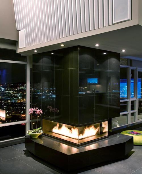 moderný byt vstavaný krb-čierna obývačka moderný-byt-vstavaný-krb-čierna-obývačka