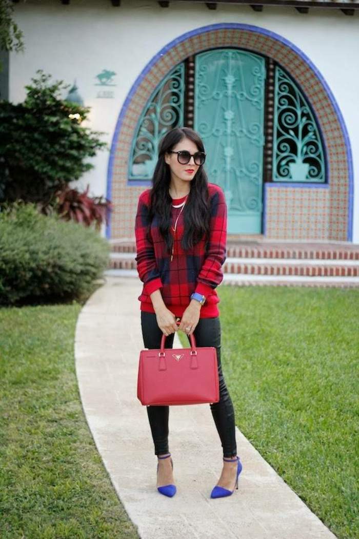 károvaná móda na svetri s džínsovými nohavicami Vreckovo-bobuľové-farebné-rifle-a-kockované tričko