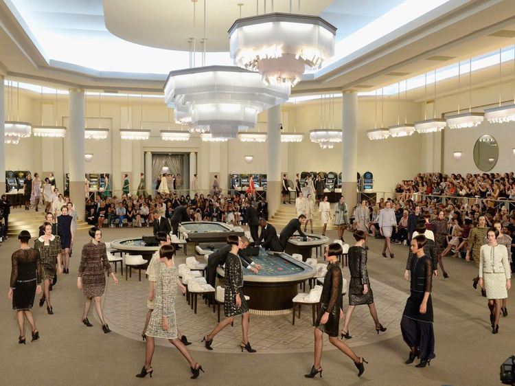 Karl Lagerfeld Catwalk Koulissen Chanel jeseň zima 2015